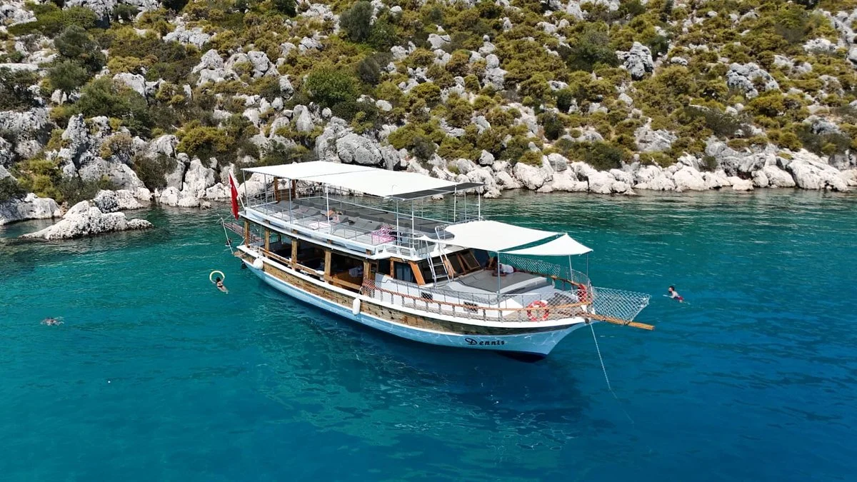 Dennis Boat - Private or Daily Tours