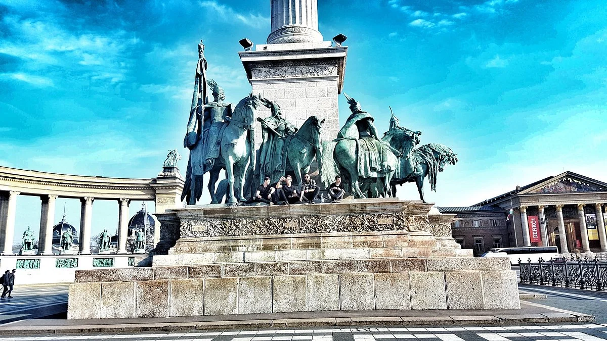 Heroes' Square