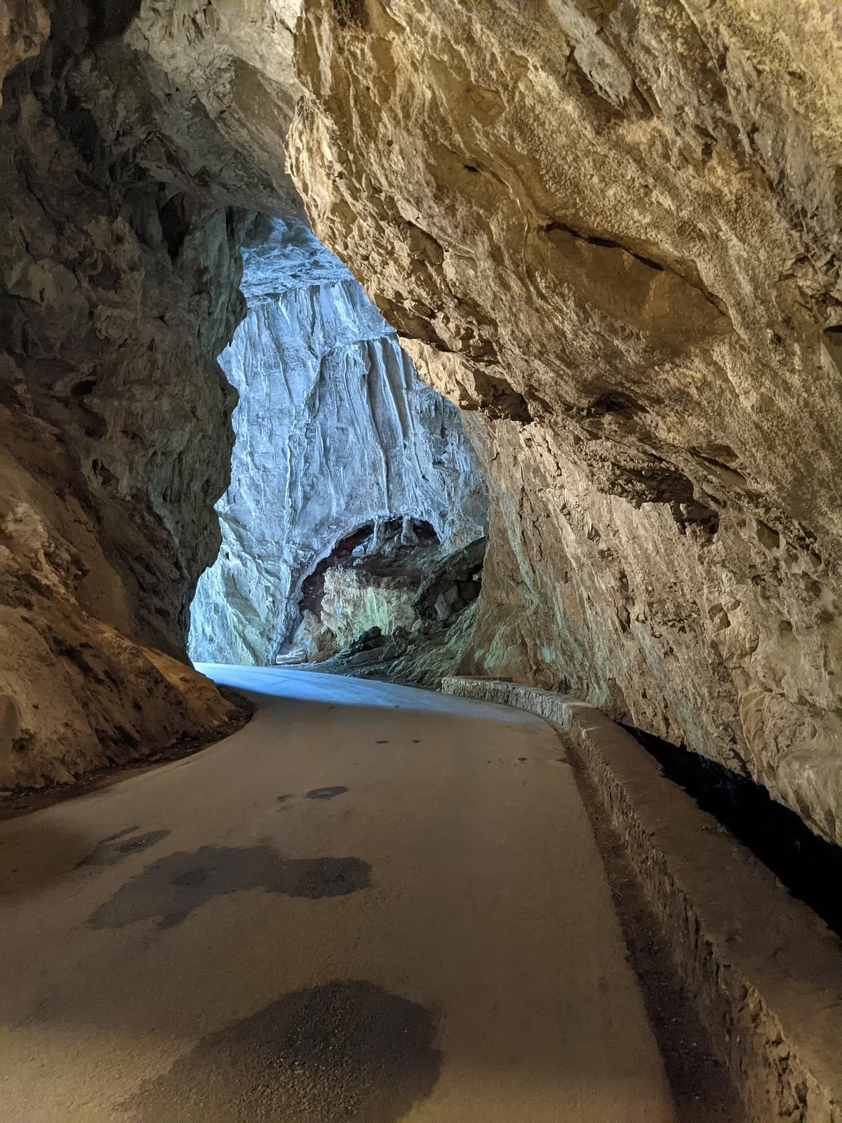 La Cuevona de Cuevas del Agua