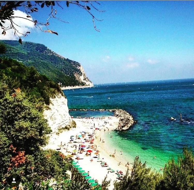 Spiaggia dei Sassi Neri
