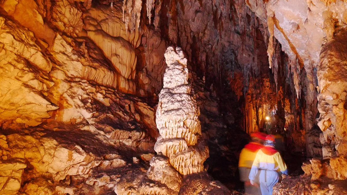 Modrič Cave