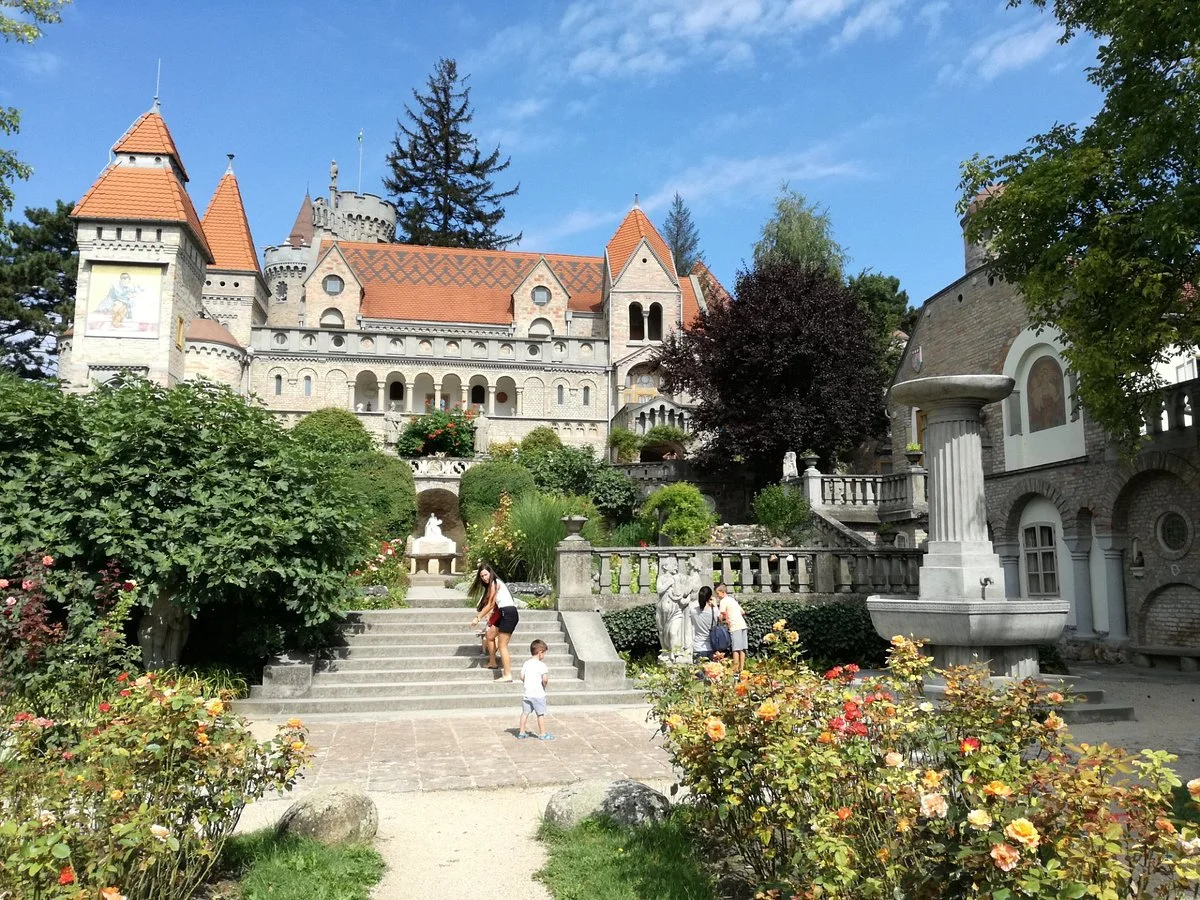 Bory Castle