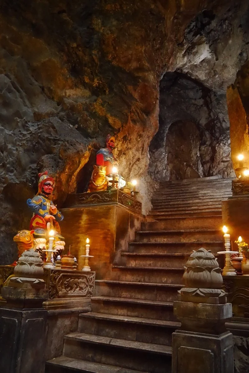 Hoa Nghiem Cave