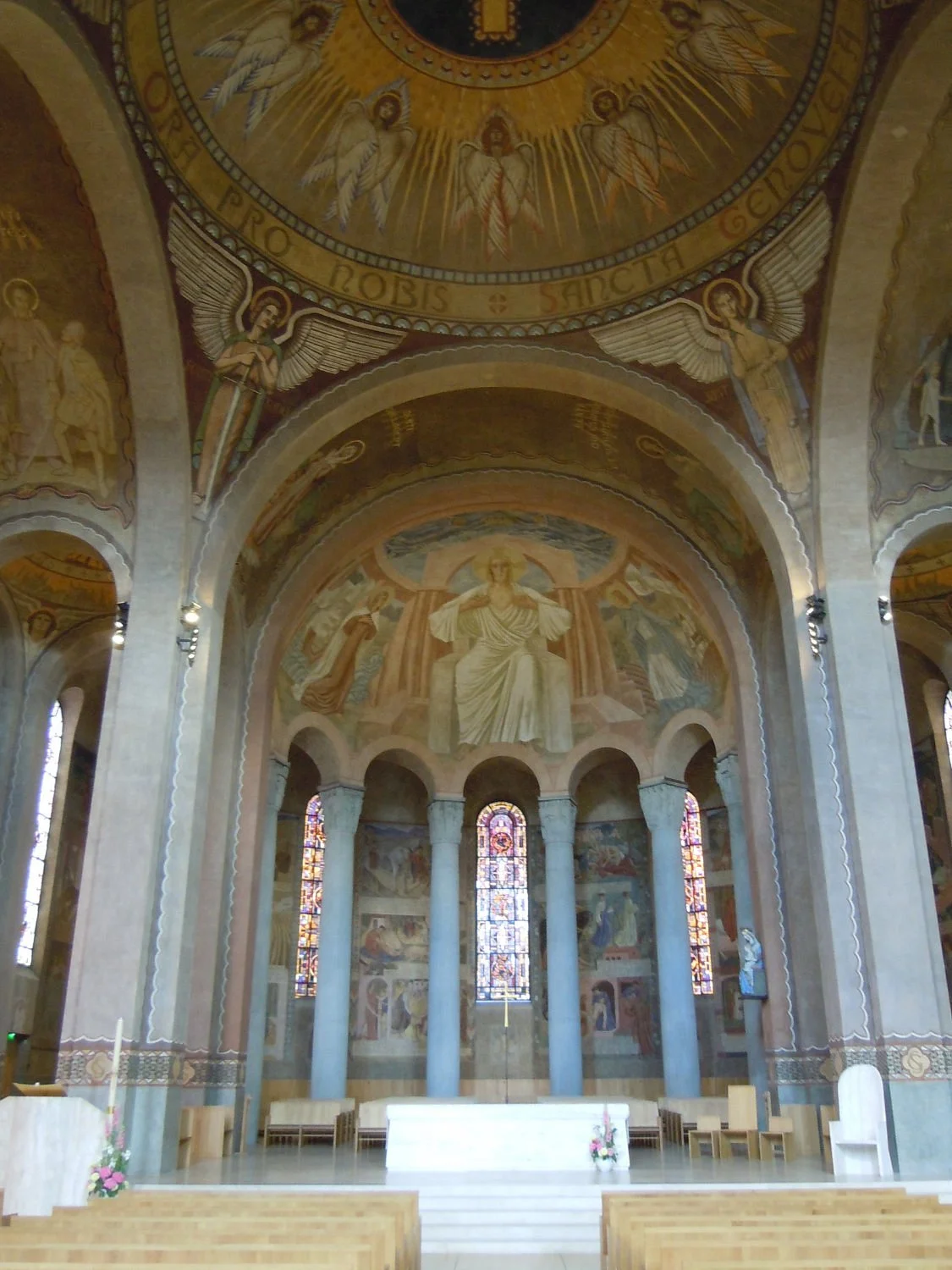 Cathédrale Sainte Geneviève et Saint Maurice