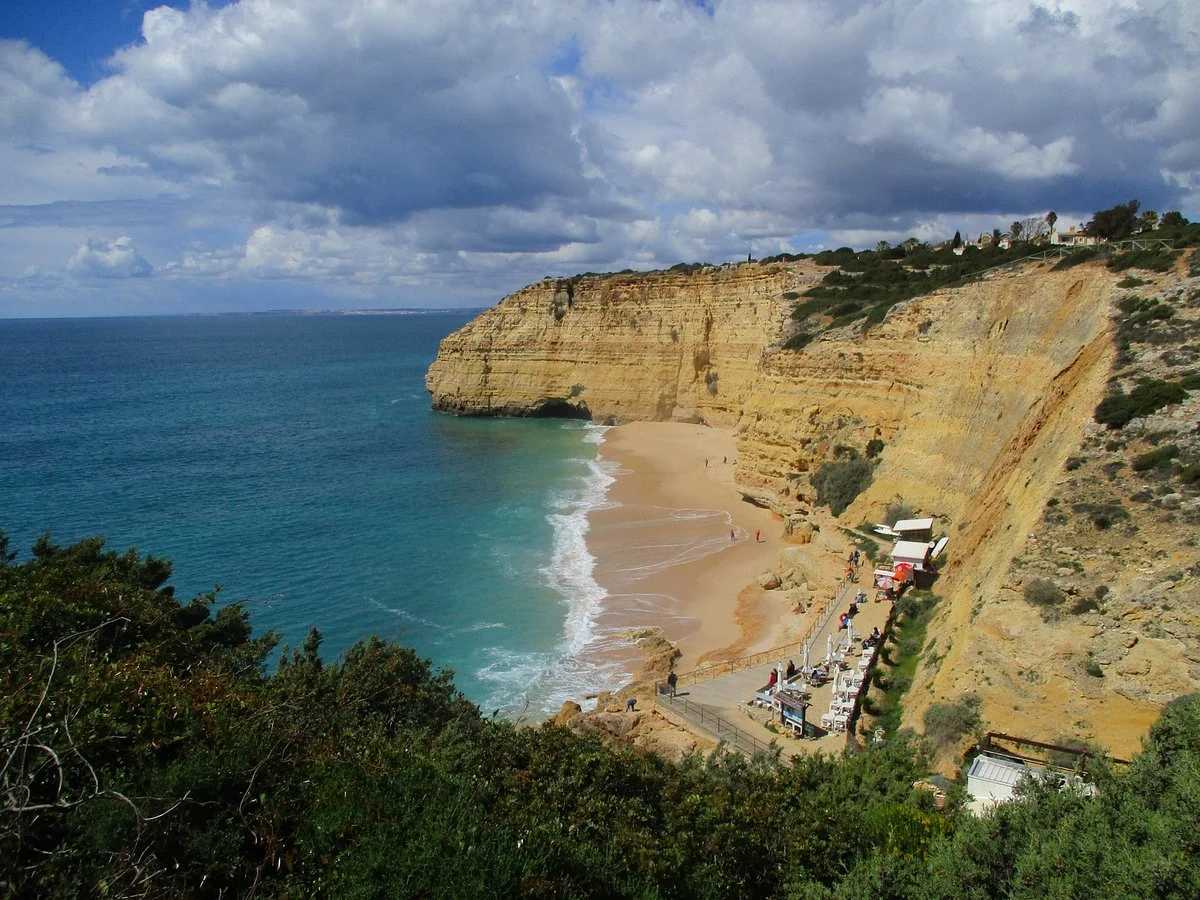 Vale de Centeanes Beach