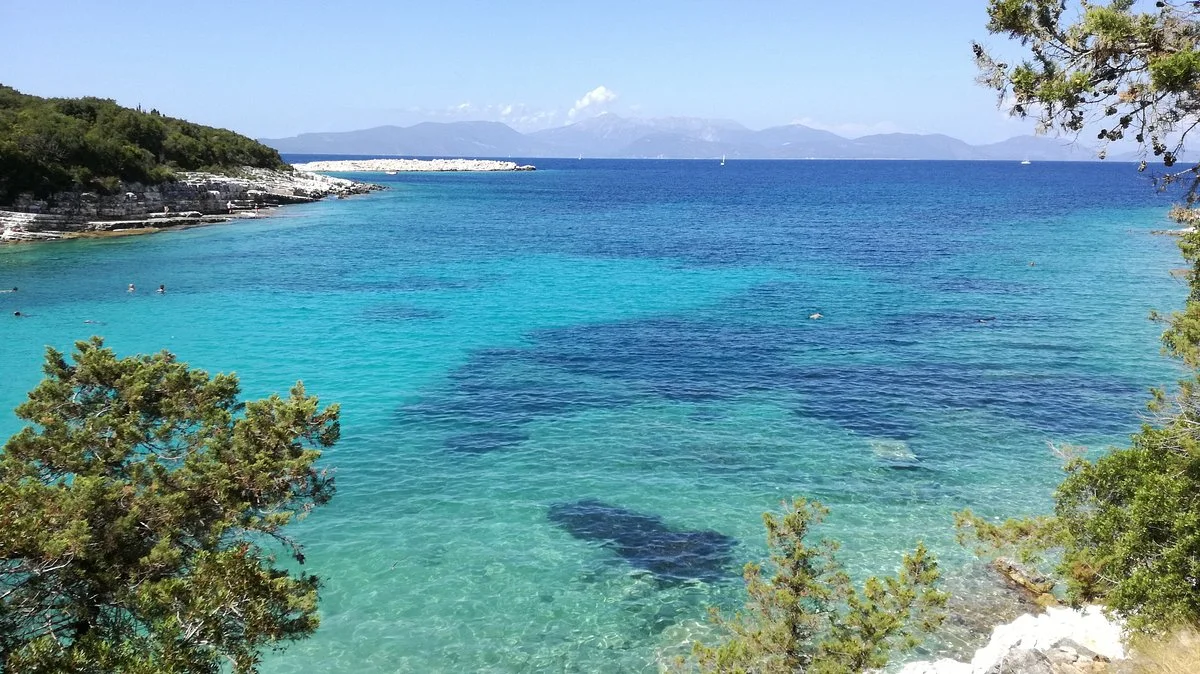 Emplisi Beach
