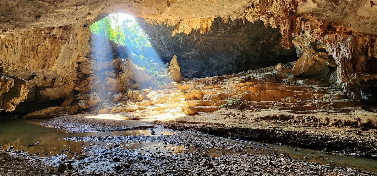 Nguom Ngao Cave