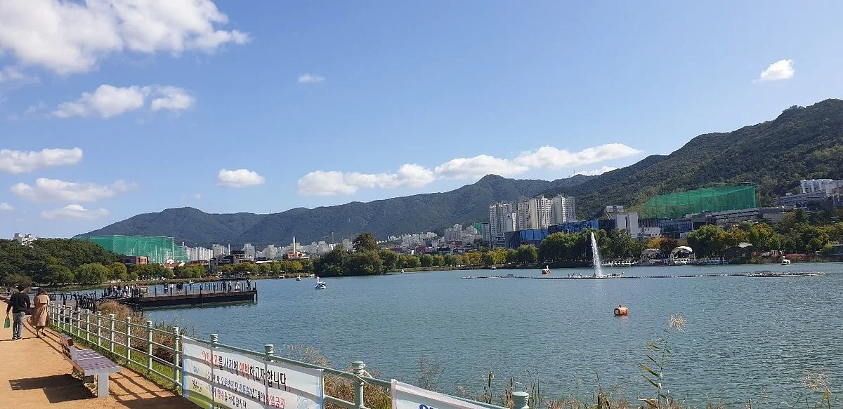 Suseongmot Lake