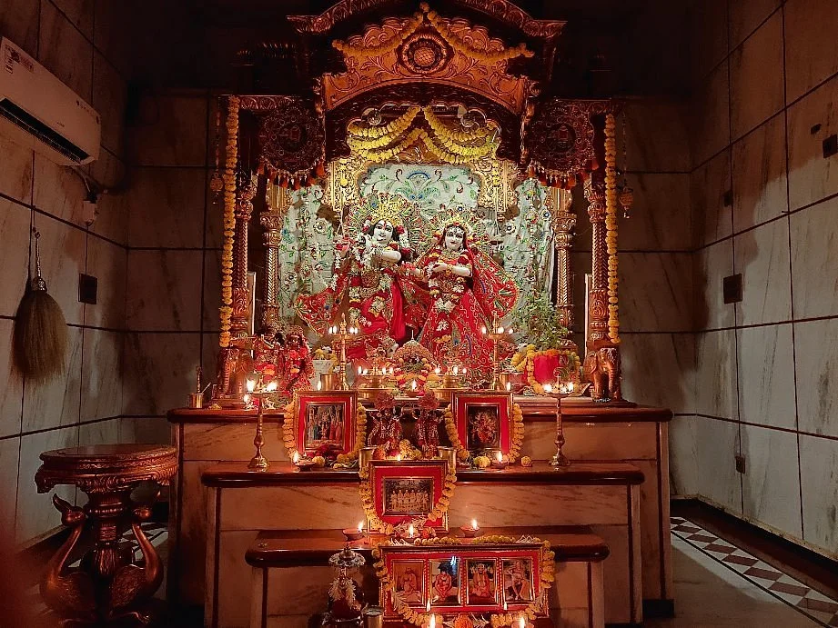 ISKCON V.V Nagar, Sri Sri Radha Giridhari