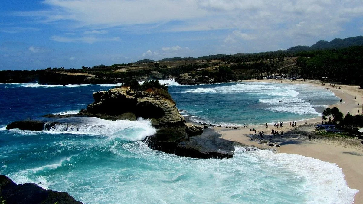 Klayar Beach