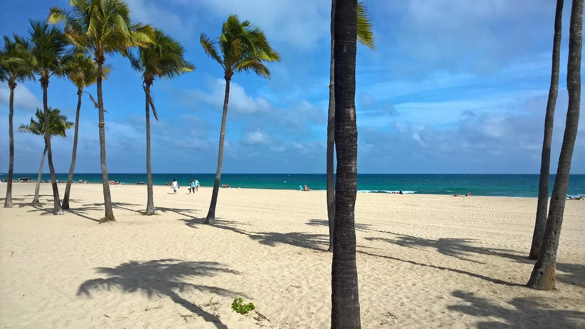 Las Olas Beach