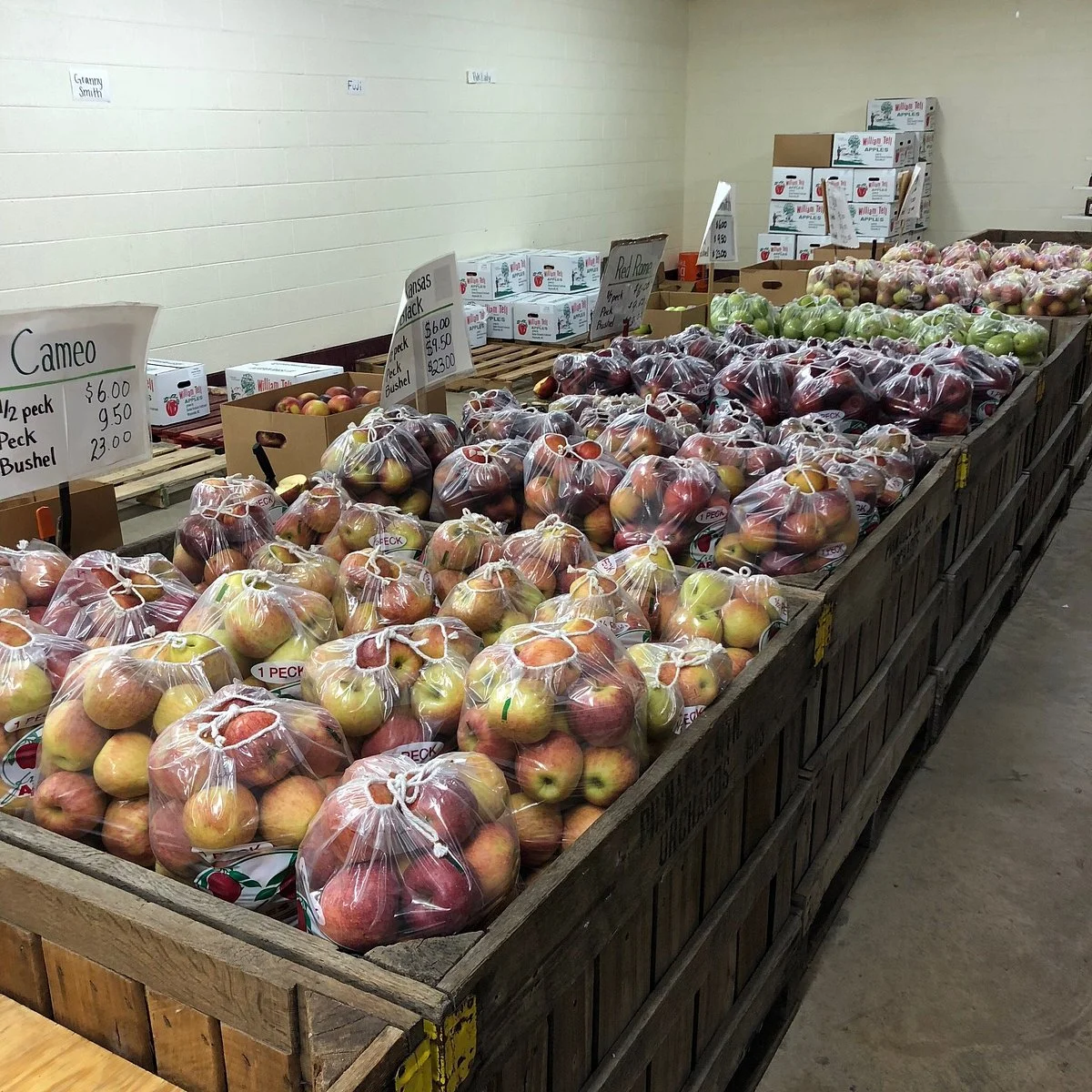 Barber Orchard Fruitstand