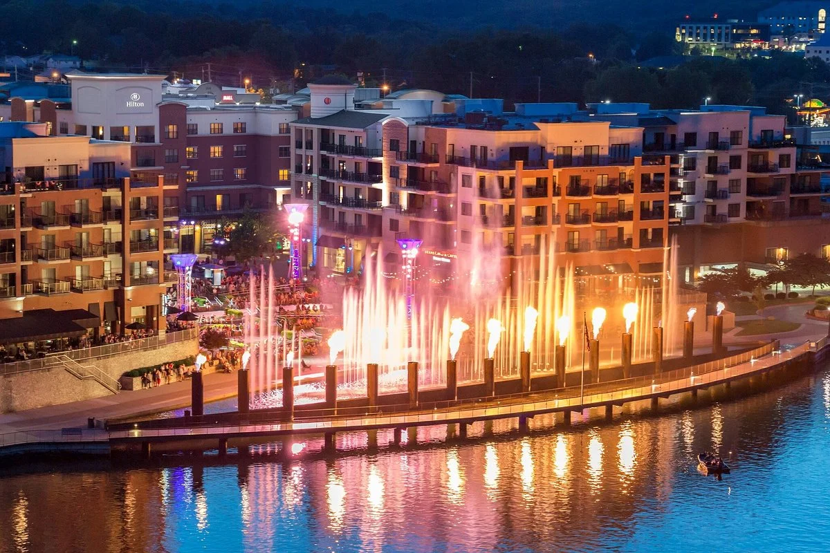 Branson Landing Fountain Show