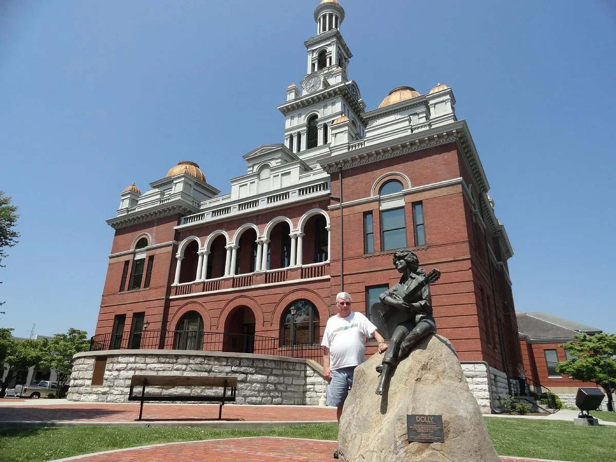 Dolly Parton Statue