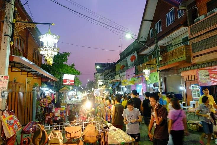 Kad Kong Ta Street Market
