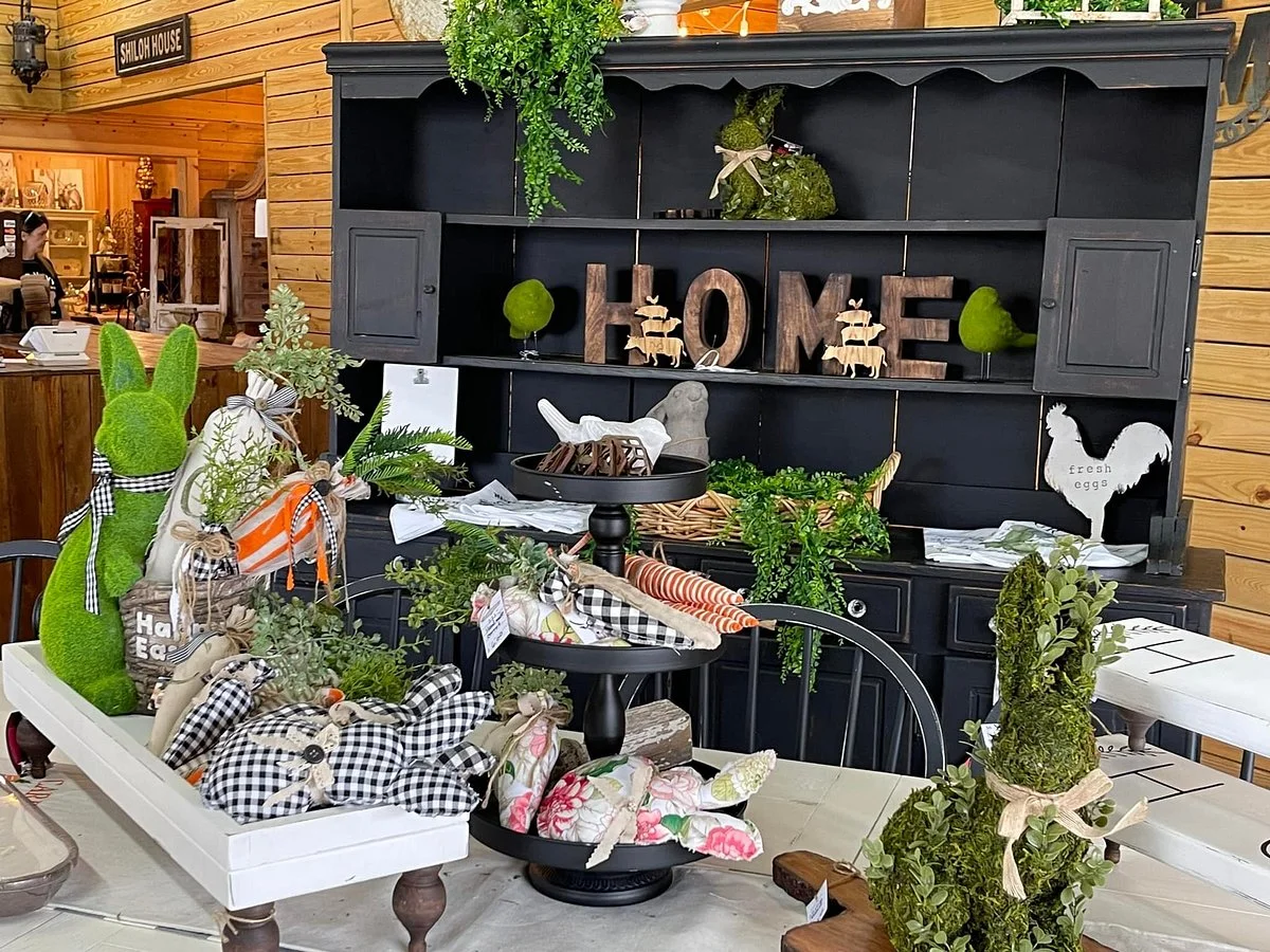 Trader Maes Furniture & Decor Market