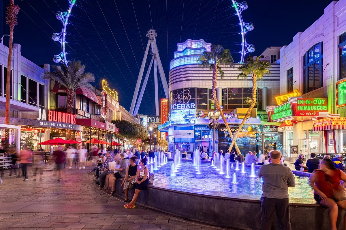 The LINQ Promenade