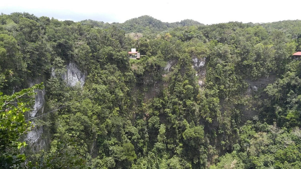 Tres Pueblos Sinkhole