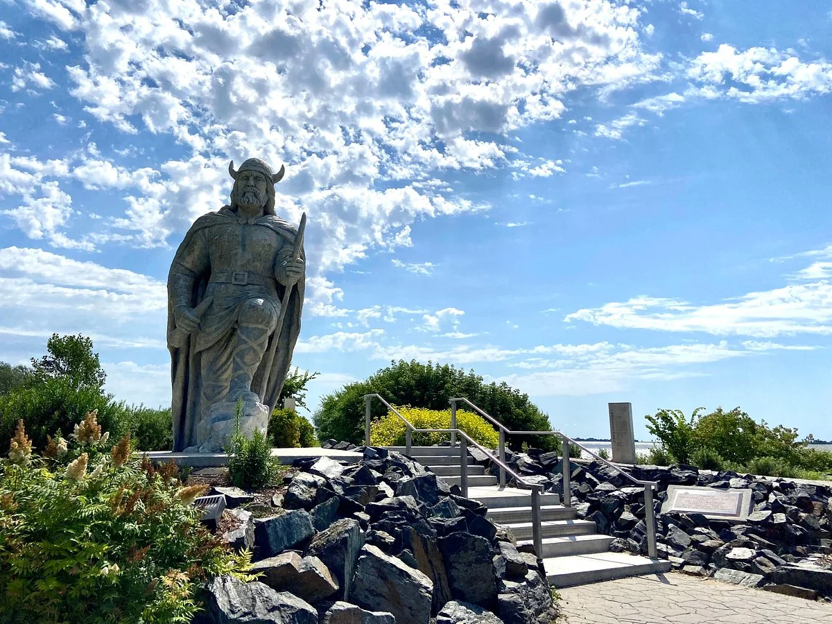 Gimli Viking Statue