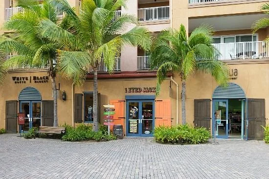 The Shops at Yacht Haven Grande