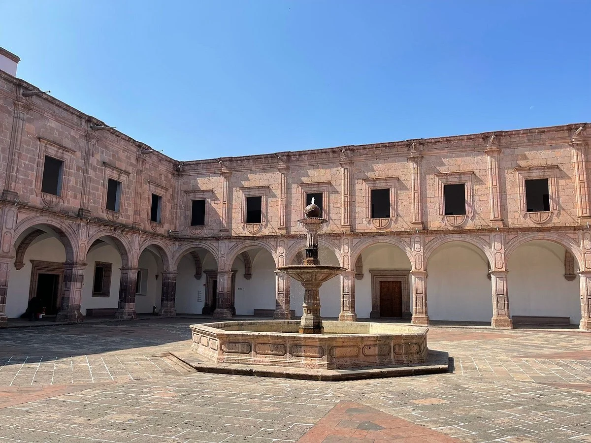 Palacio Clavijero y Biblioteca Universitaria