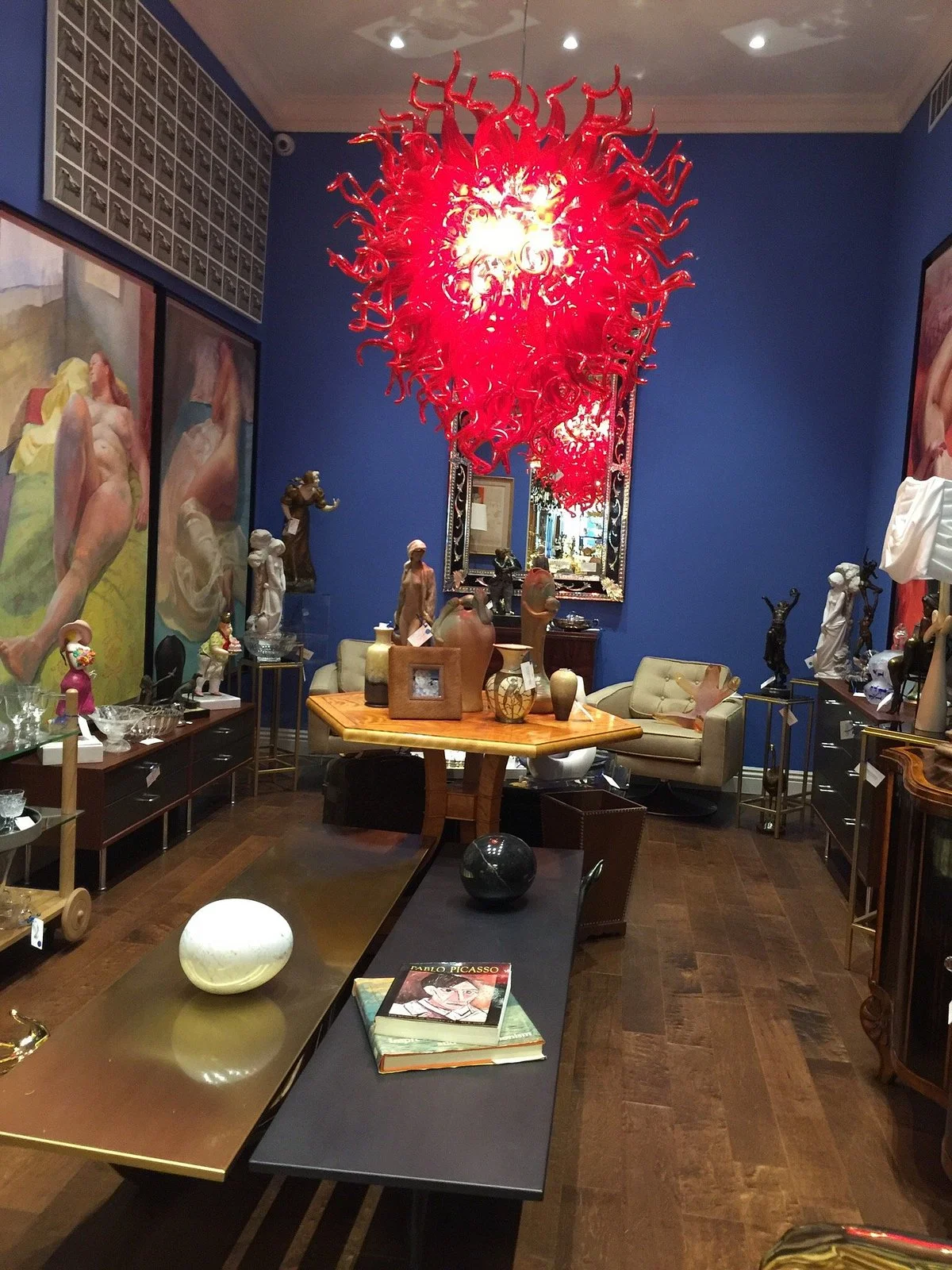 Mouche Gallery
