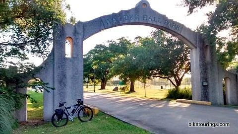 Walter Hall Park