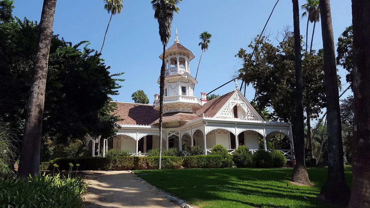 Queen Anne Cottage and Coach Barn