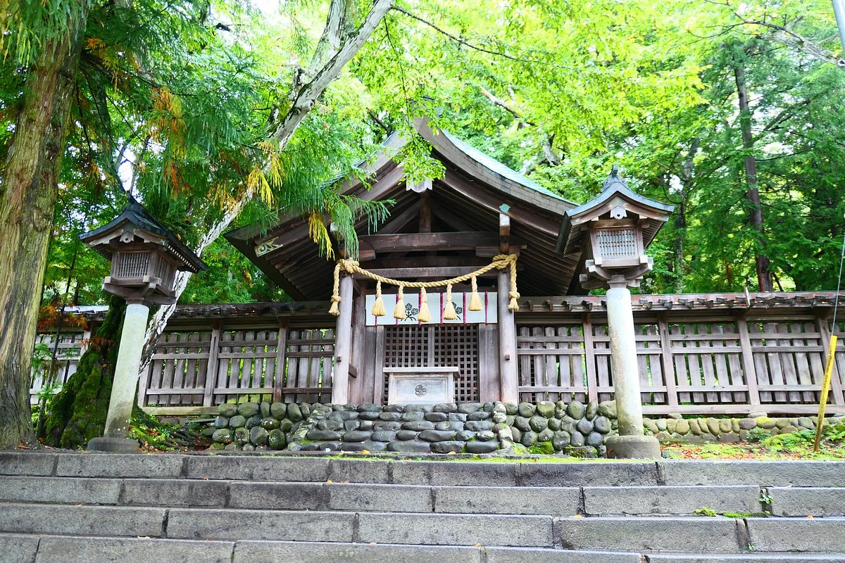 Suwa Shrine Kamishamaemiya