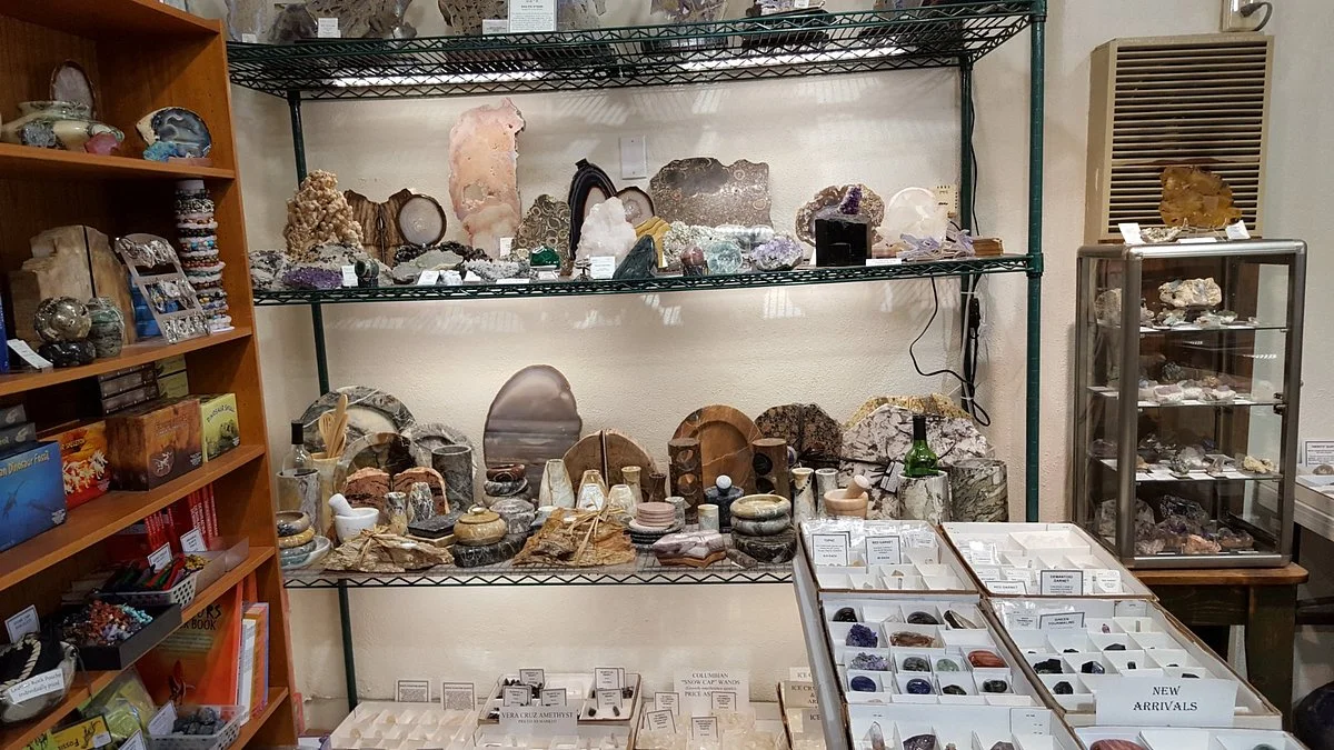 Taos Rockers Mineral & Fossil Outlet