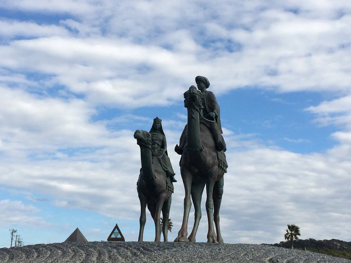 Tsuki No Sabaku Memorial Statue