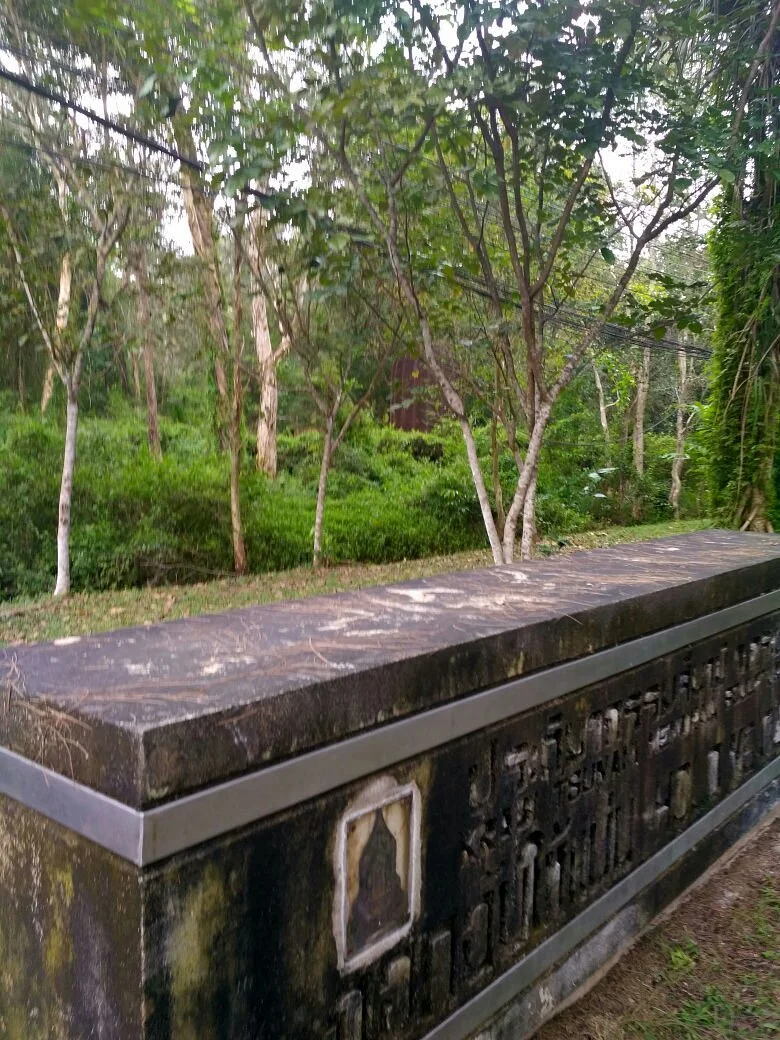 Krabi Tsunami Memorial Sculpture (Hold me close)