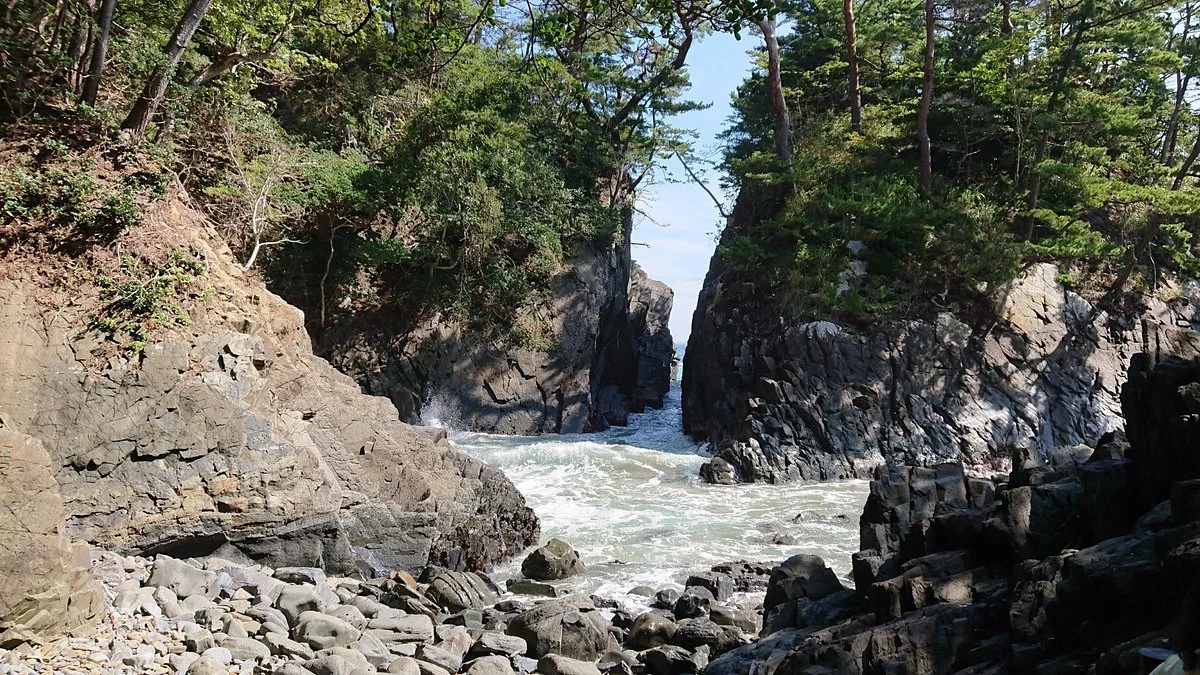 Kamiwarizaki Natural Park