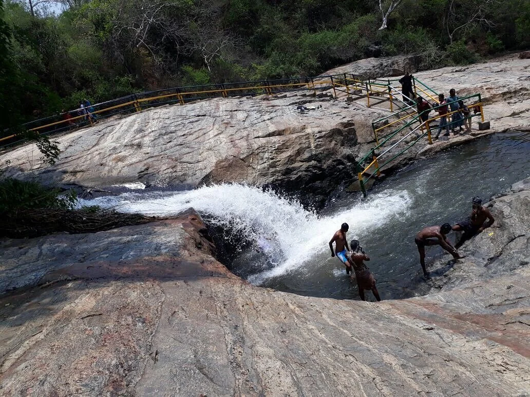 Kumbakkarai Falls
