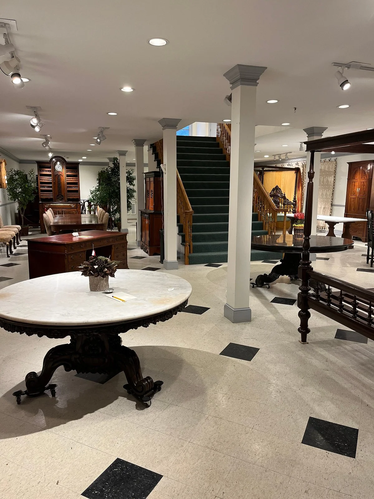 R. Jorgensen Antiques