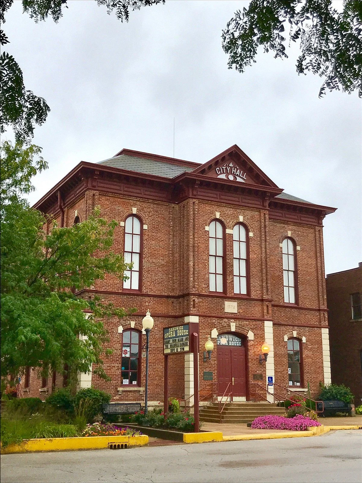 Sandwich Opera House