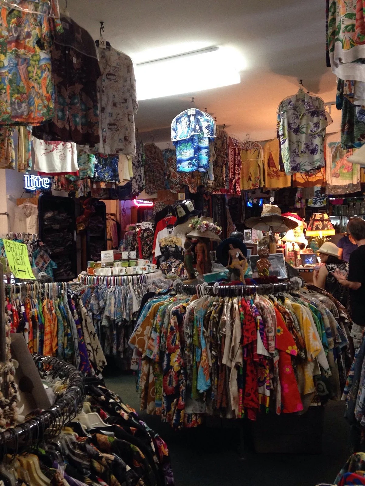 Baileys Antiques & Aloha Shirts