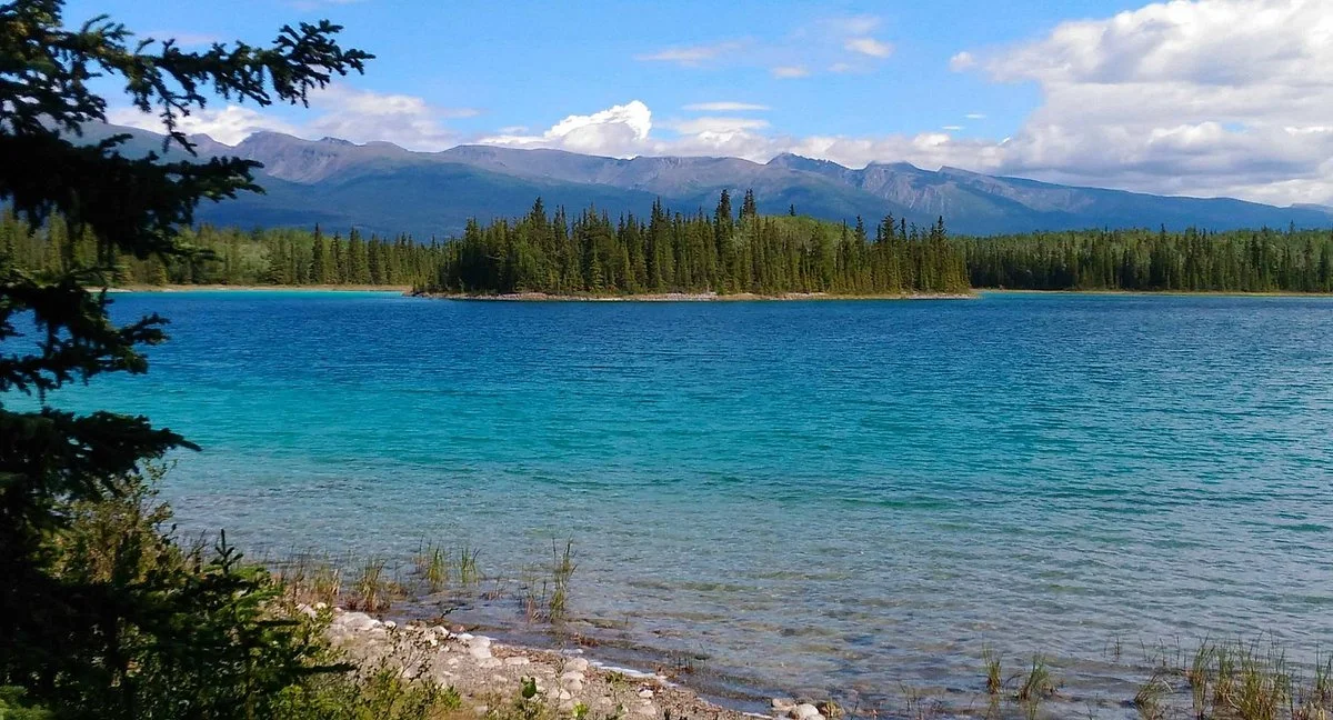 Tā Ch’ilā Provincial Park (Boya Lake)