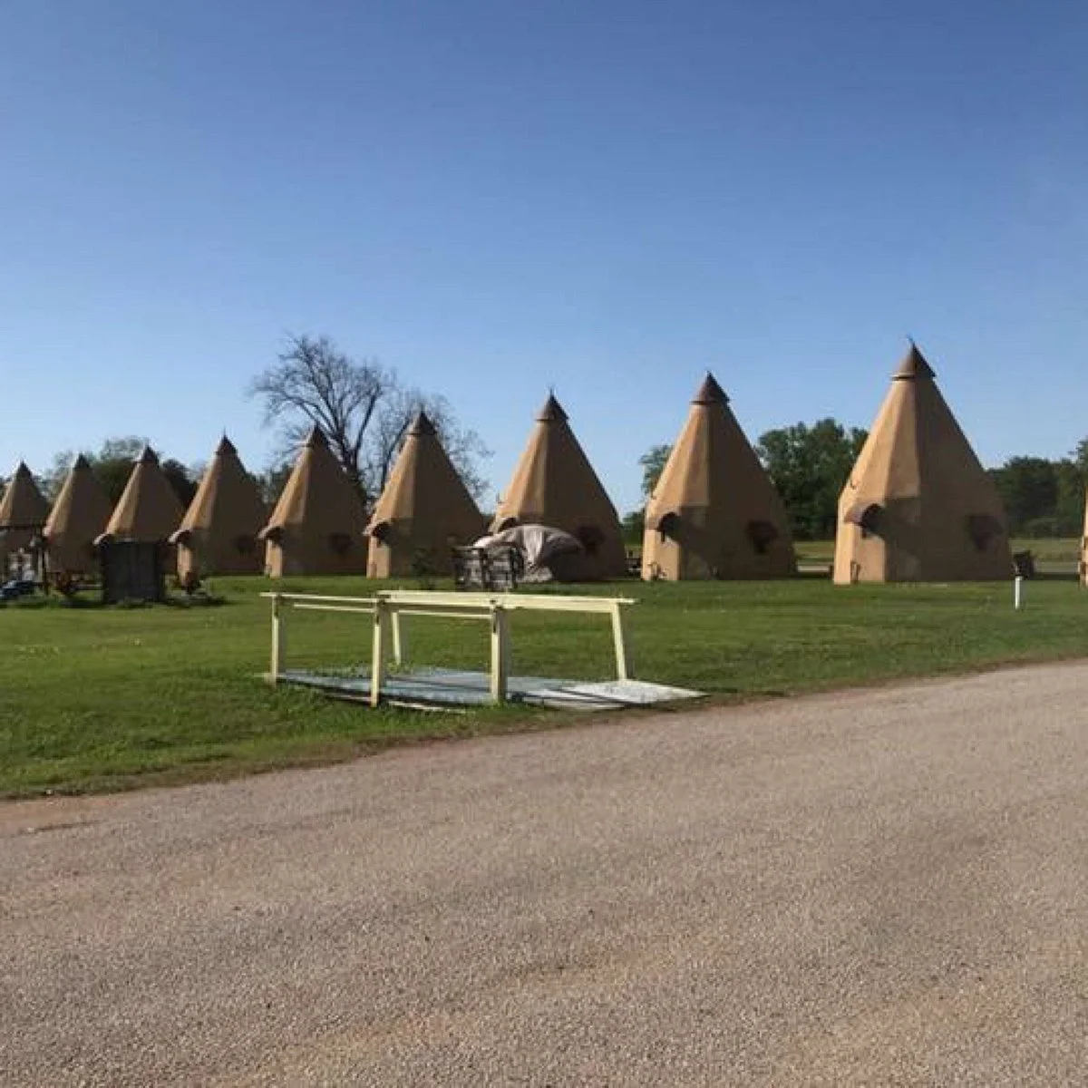 Tee Pee Motel