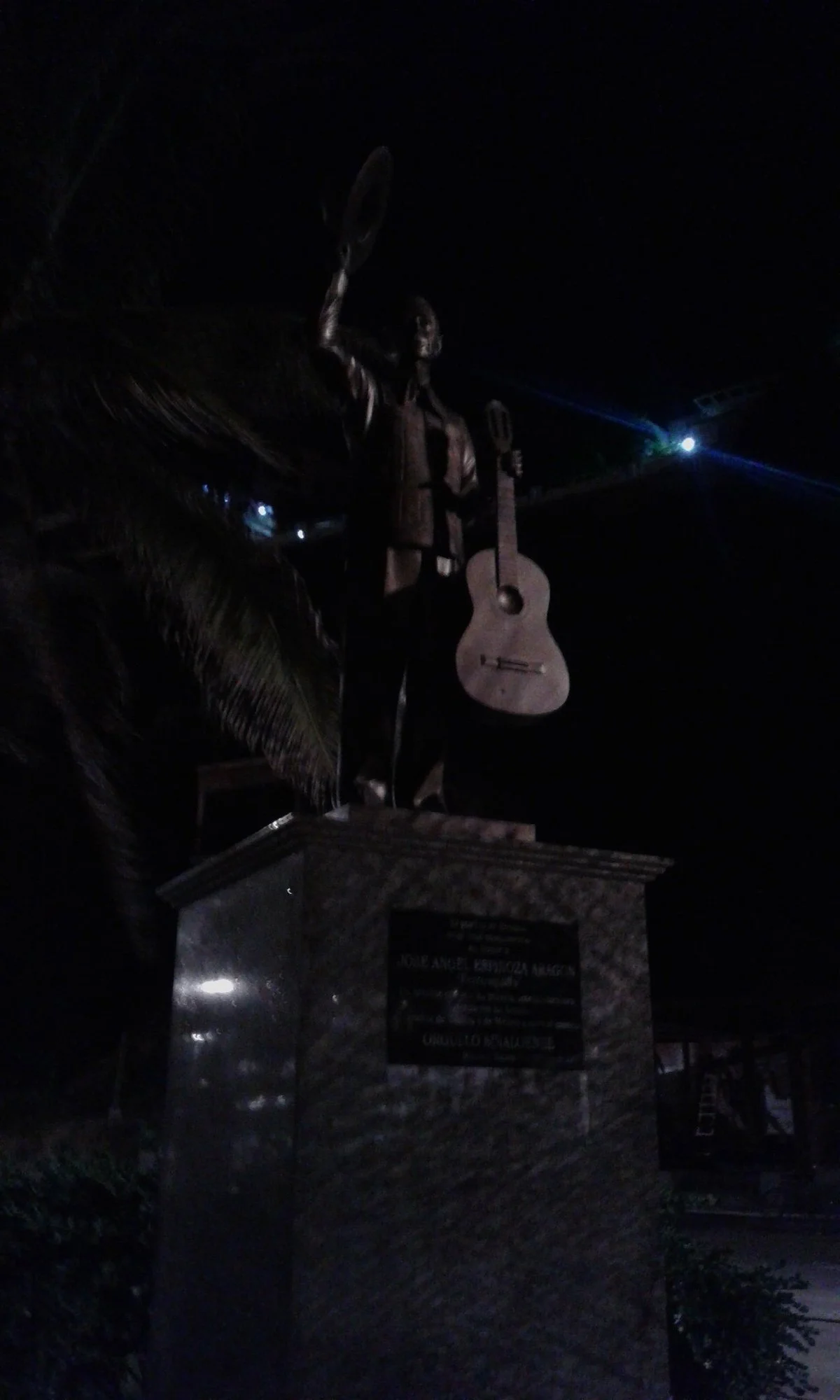 Monumento a Jose Angel Espinoza Ferrusquilla
