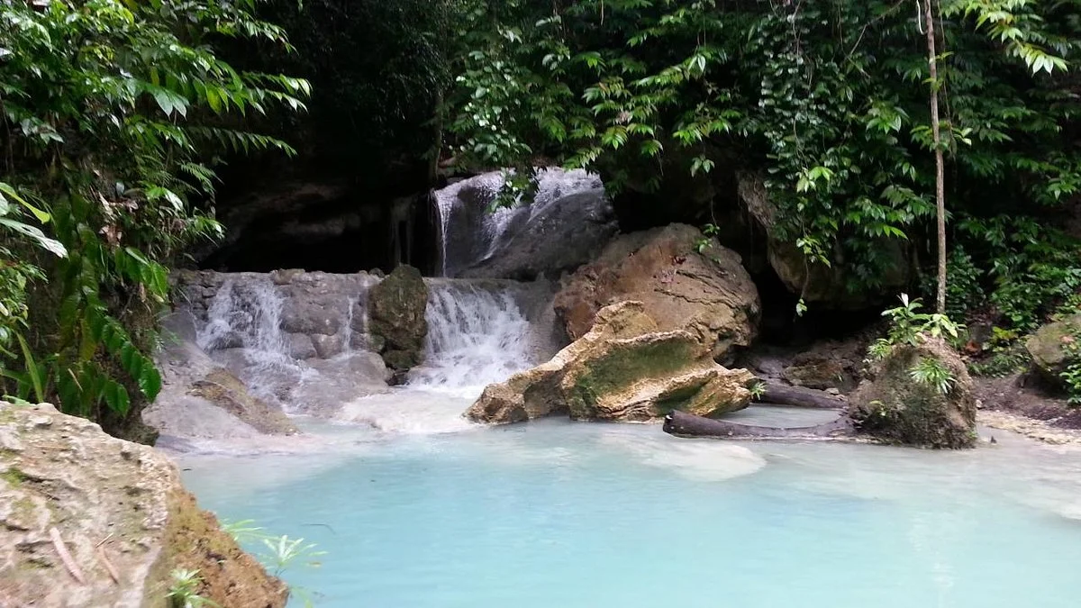 Aguinid Falls