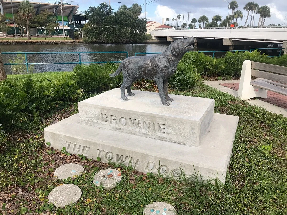 Brownie the Town Dog Grave and Memorial
