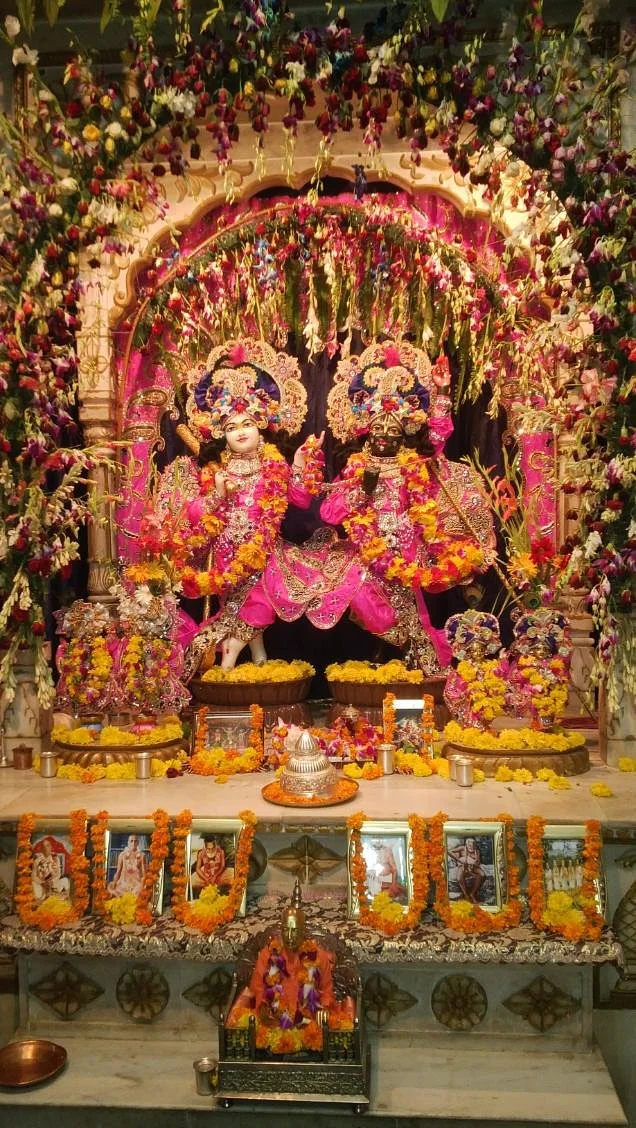 Sri Sri Giridhari Dauji Temple