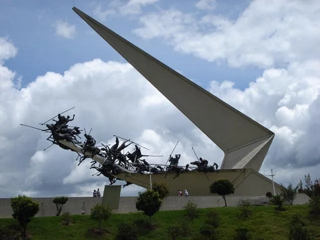 Pantano de Vargas  Monumento a los 14 lanceros