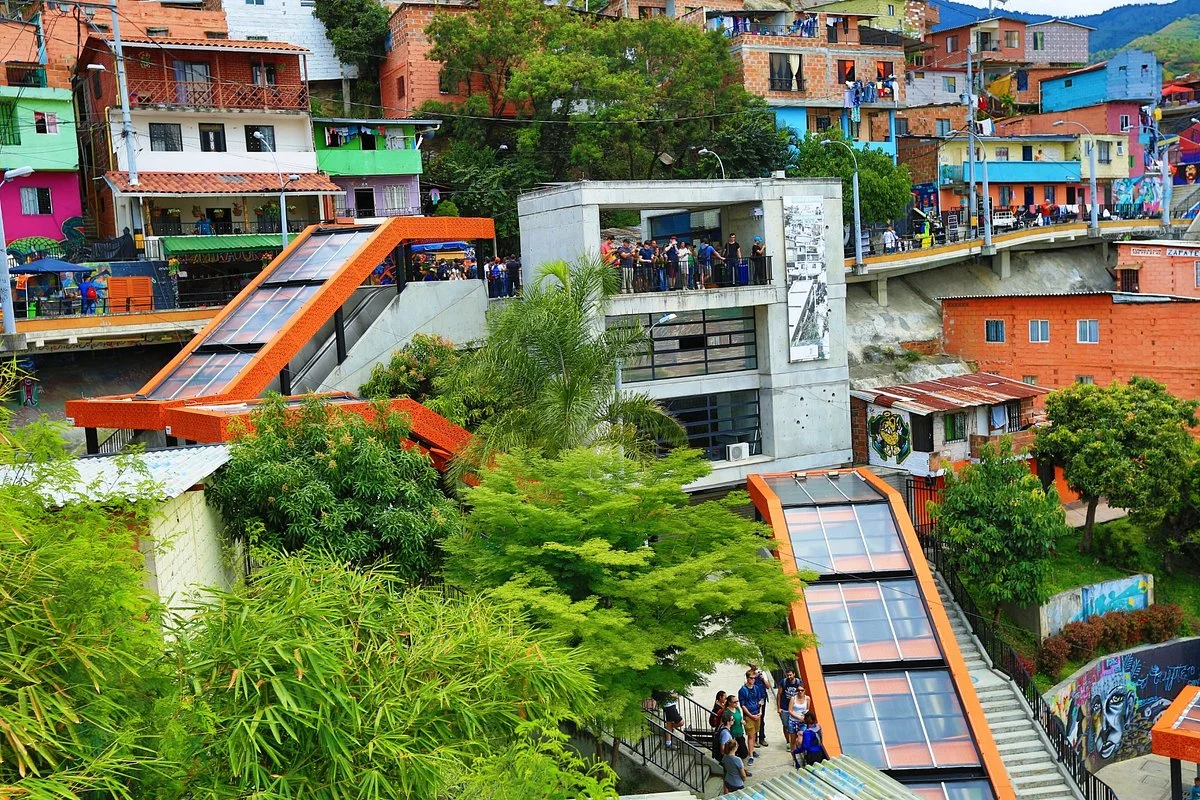 Escaleras Electricas De La Comuna 13