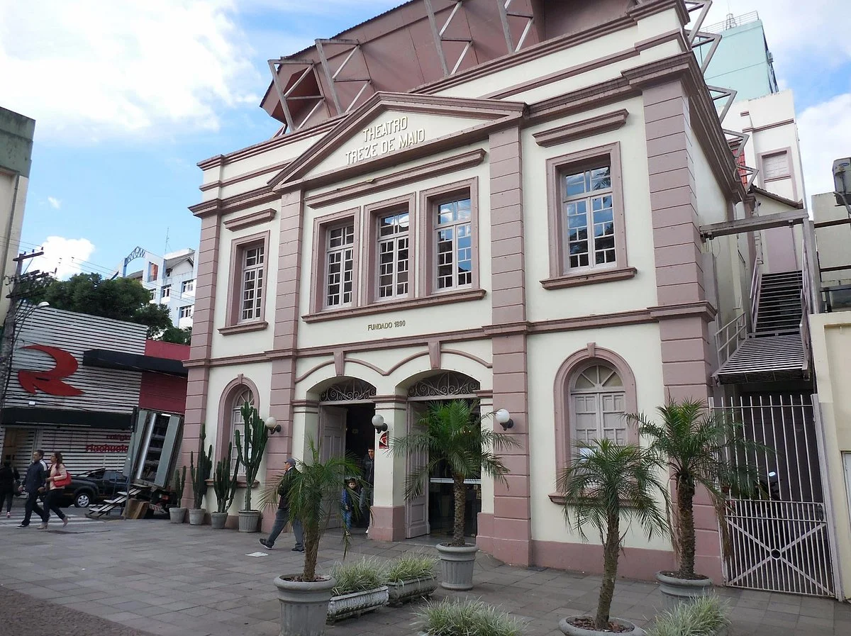 Treze de Maio Theater