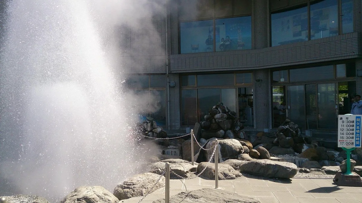 Lake Suwa Geyser Center