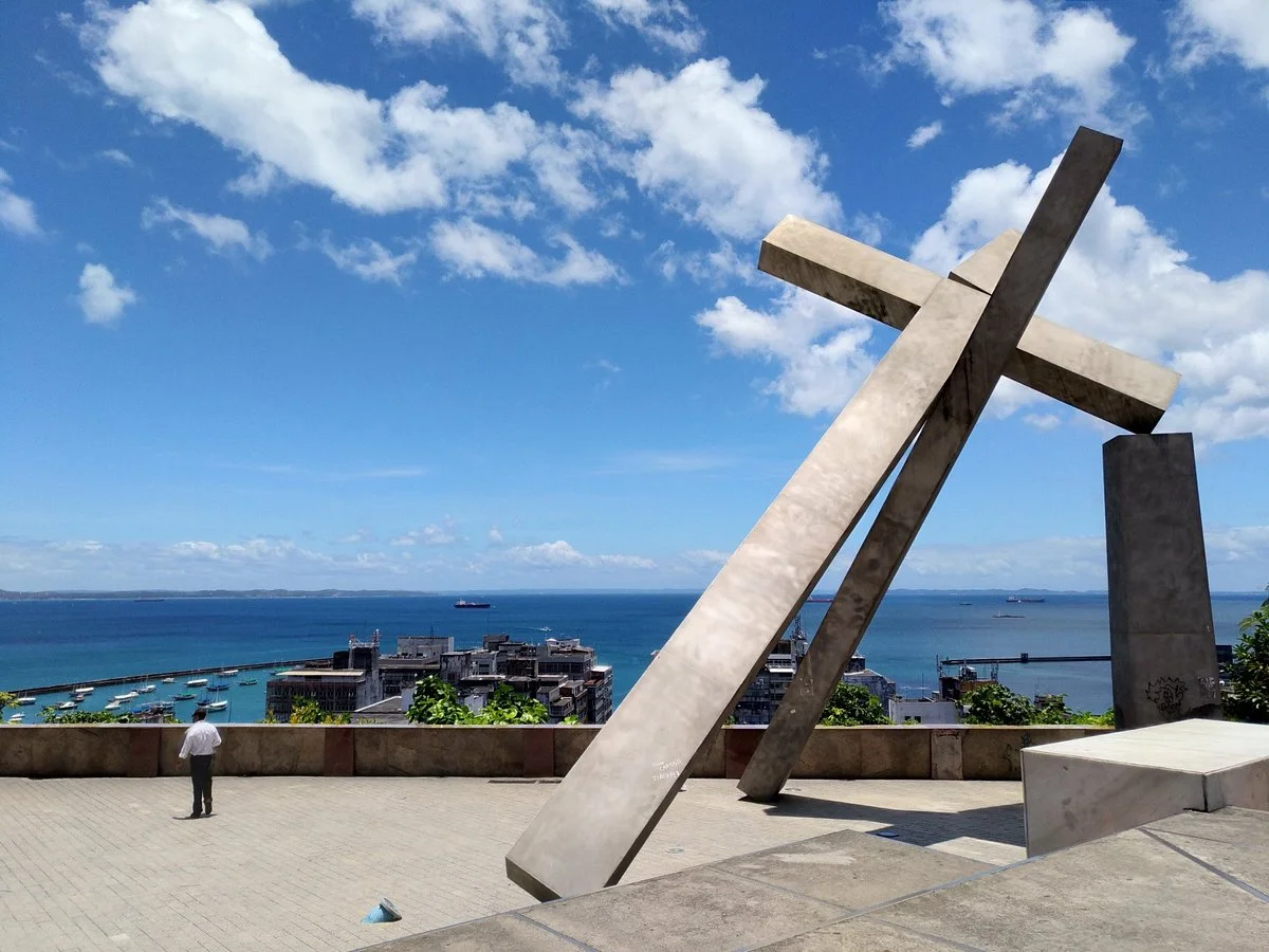 Monumento da Cruz Caída