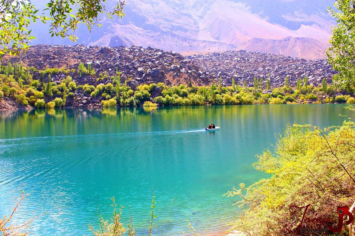 Upper Kachura Lake