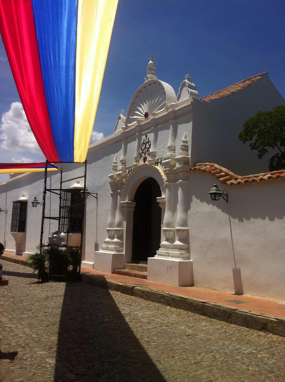 Casa De Las Ventanas De Hierro